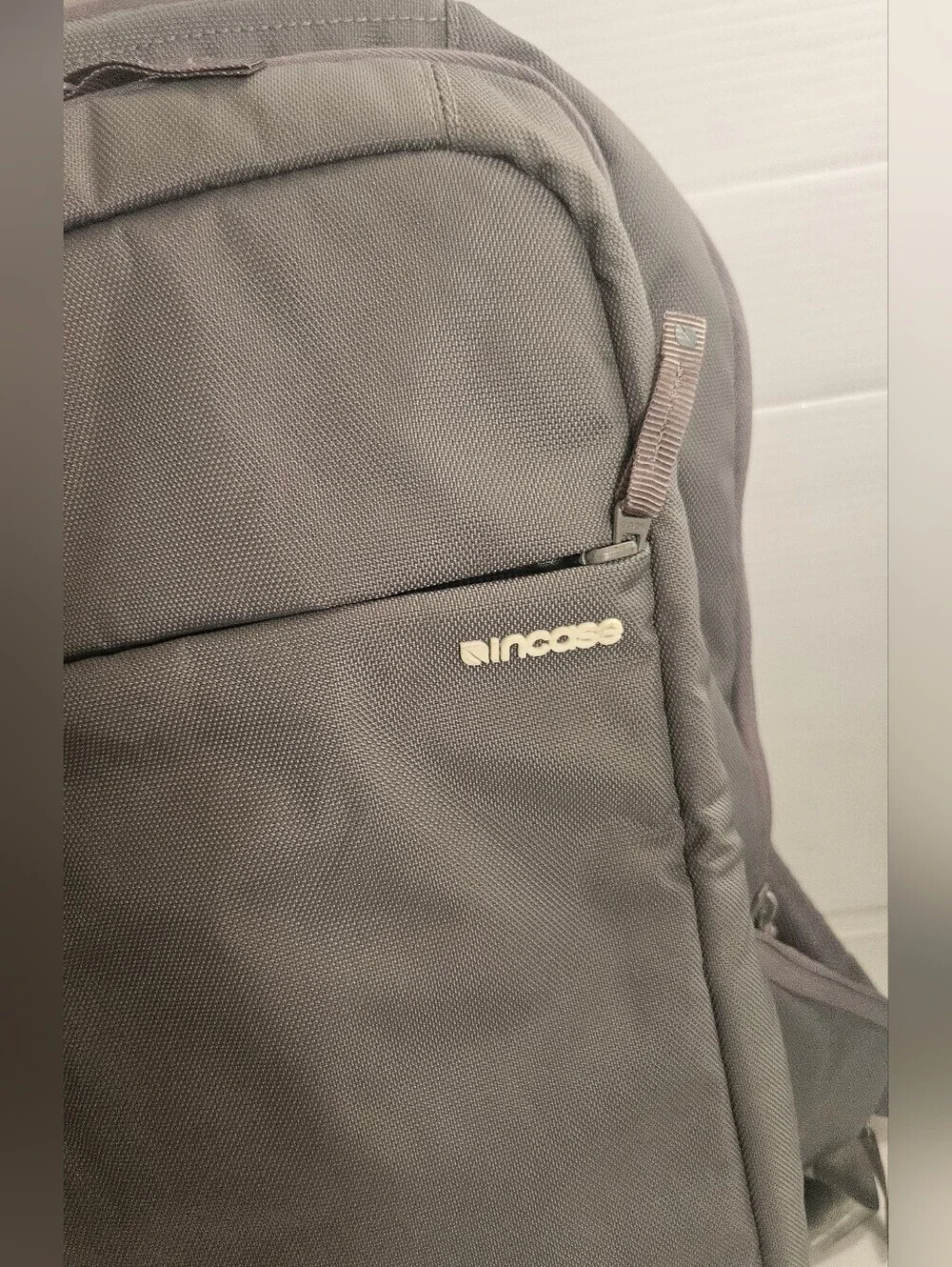 Incase ICON Backpack – Large Tech Backpack Laptop Tablet Phone pockets Gray